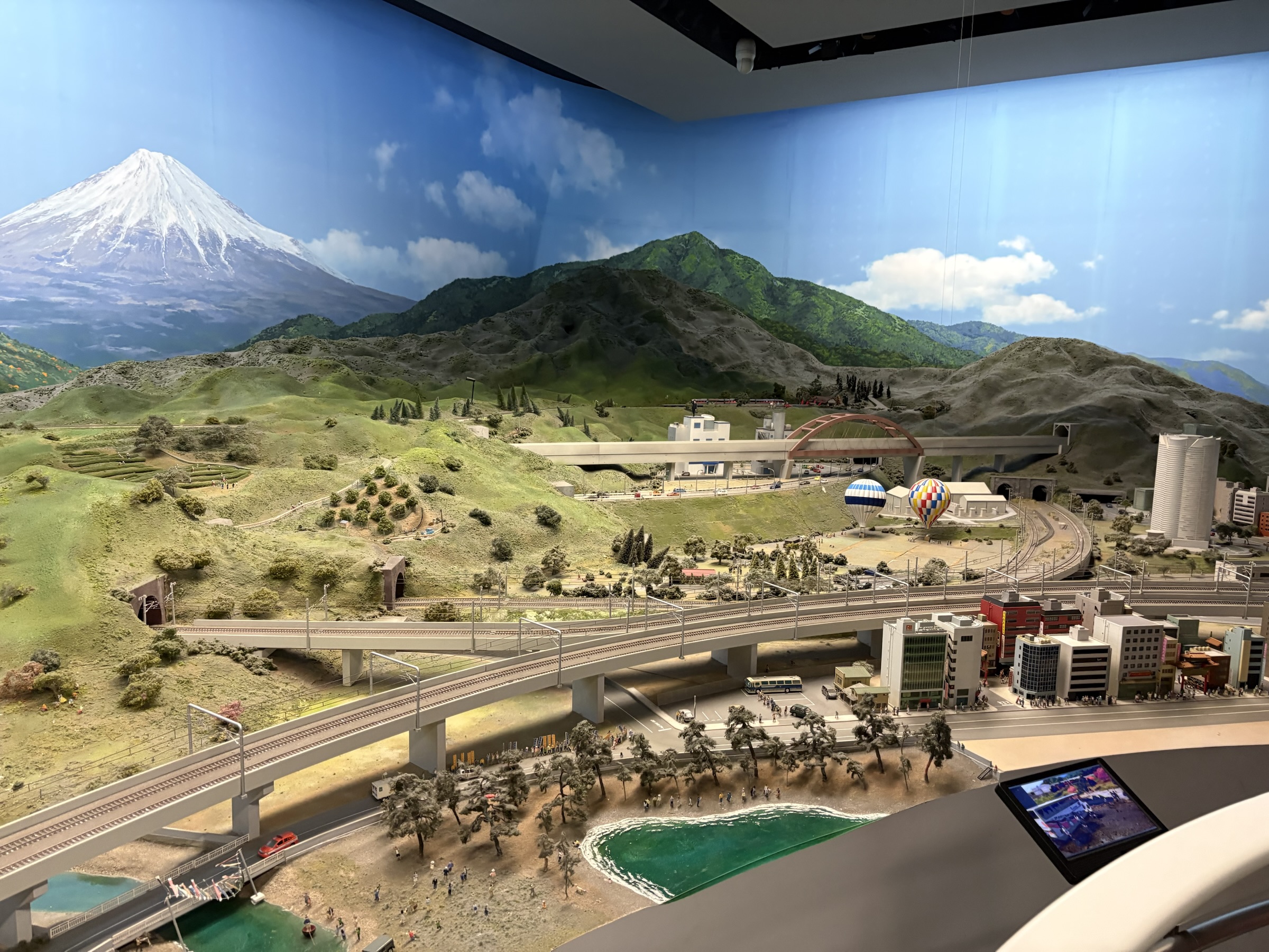 Gallery photo captured on May 22, 2025.